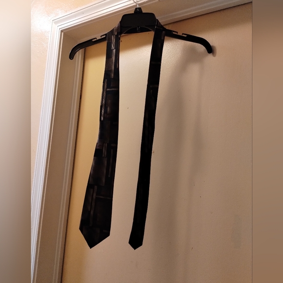 Arrow - Picture 3 of 5